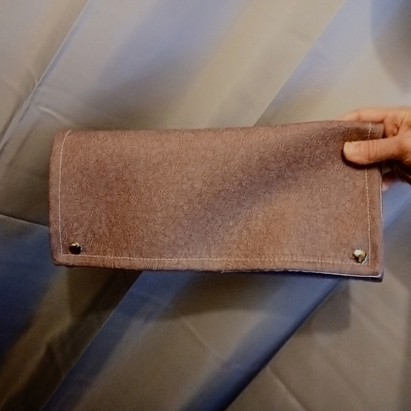 New Southwestern Tooled Vinyl Clutch Travel Hanging makeup bag Mauve Wristlet - Picture 4 of 12